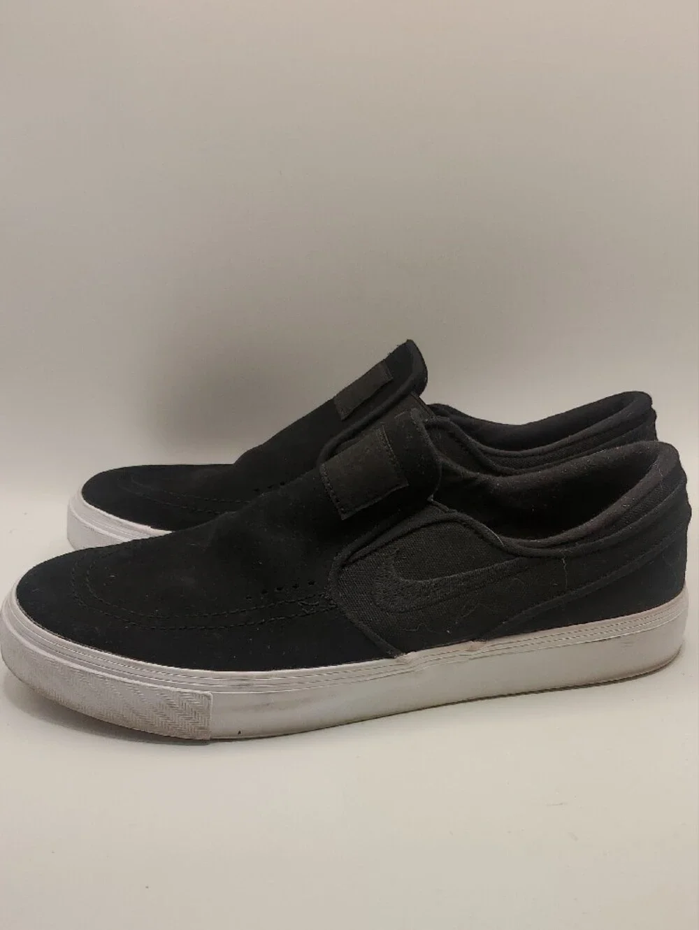 Nike Men’s Skateboarding Slip-On Low-Top Sneakers - Size 7